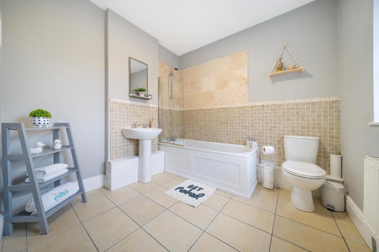 1 Bed House, Free Parking, 15 Minutes From Cheltenham Races Gloucester Extérieur photo