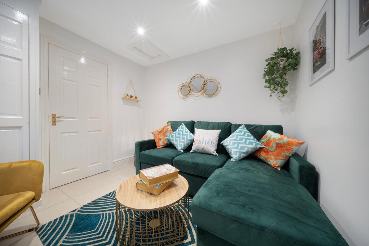 1 Bed House, Free Parking, 15 Minutes From Cheltenham Races Gloucester Extérieur photo