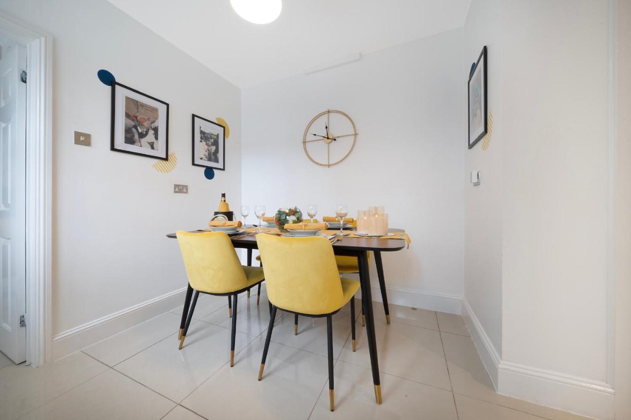 1 Bed House, Free Parking, 15 Minutes From Cheltenham Races Gloucester Extérieur photo