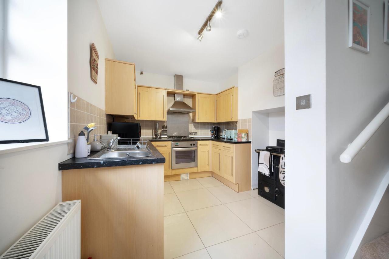 1 Bed House, Free Parking, 15 Minutes From Cheltenham Races Gloucester Extérieur photo