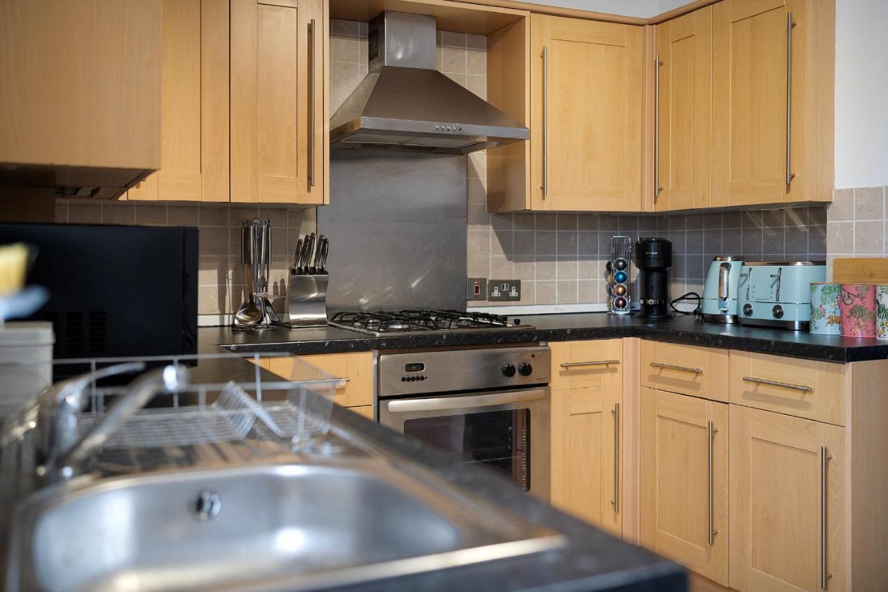1 Bed House, Free Parking, 15 Minutes From Cheltenham Races Gloucester Extérieur photo
